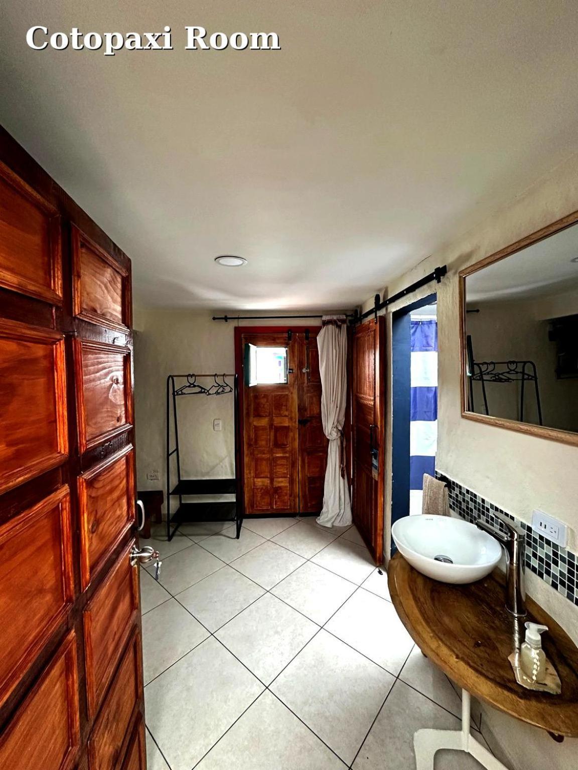 Hostal El Quinde Саленто Экстерьер фото
