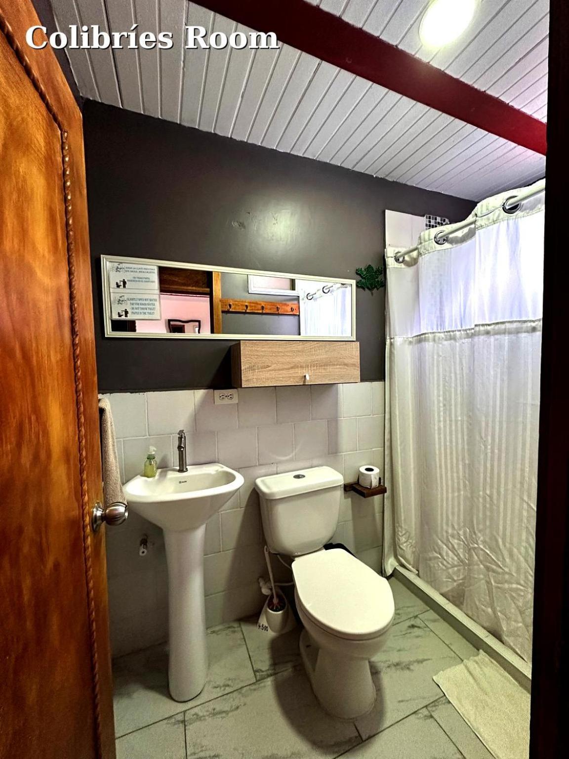 Hostal El Quinde Саленто Экстерьер фото